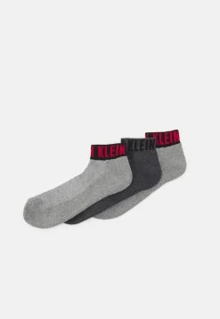 Calvin Klein Underwear MEN QUARTER LOGO CUFF DRAKE 3 PACK - Chaussettes Faible Prix sous-vêtements homme homme -France Calvin Klein Underwear Soldes Boutique 0b94ee1c58164fbf9fe93fb4c73e73ac