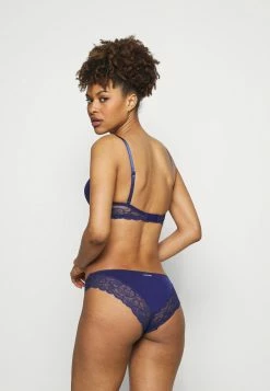 Vendre Calvin Klein Underwear SEDUCTIVE COMFORT LIFT DEMI - Soutien-gorge à bretelles amovibles lingerie ampliforme femme -France Calvin Klein Underwear Soldes Boutique 675c907503a245bdbb6e19a2b33848d5