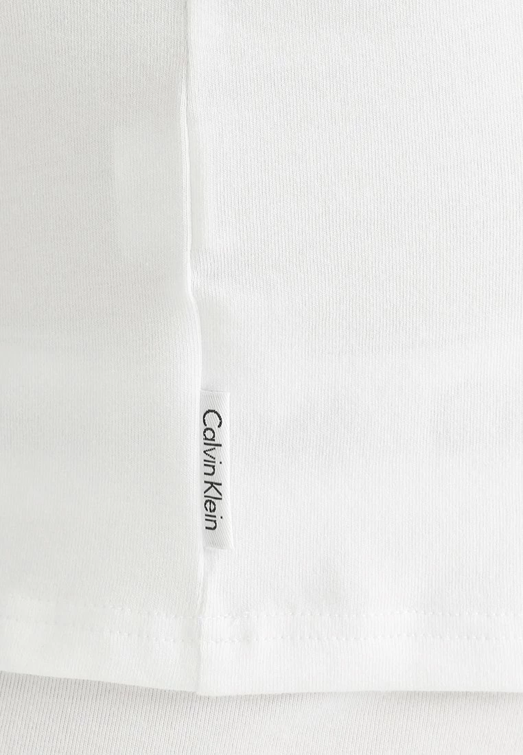 Prix De Rêve Calvin Klein Underwear 2 PACK - Caraco sous-vêtements col en v profond homme 6 Prix De Rêve Calvin Klein Underwear 2 PACK - Caraco sous-vêtements col en v profond homme – Image 4